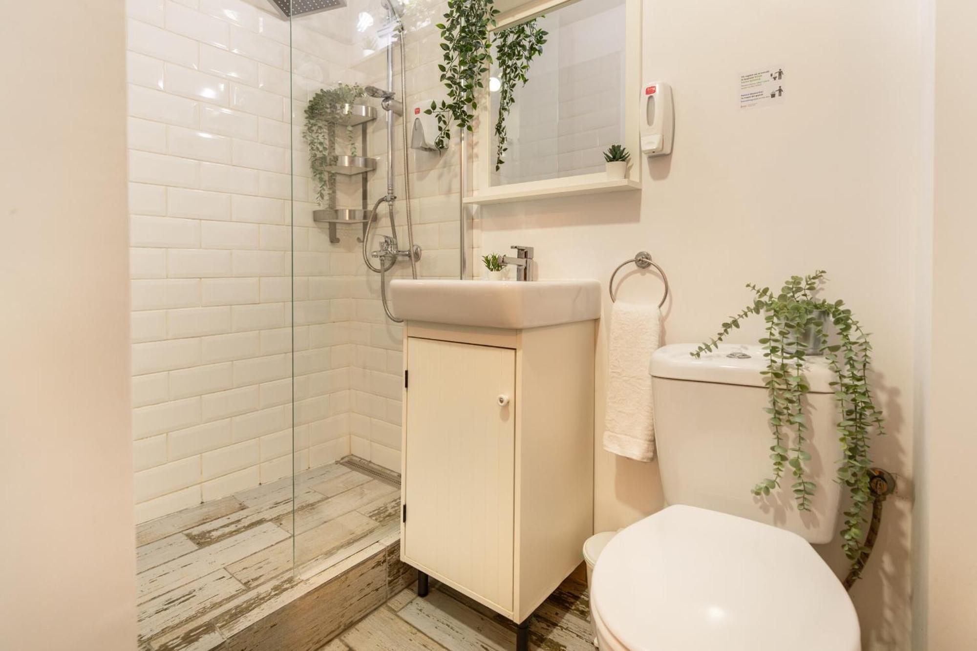 2br At Piata Natiunilor Unite: Perfect For Center
